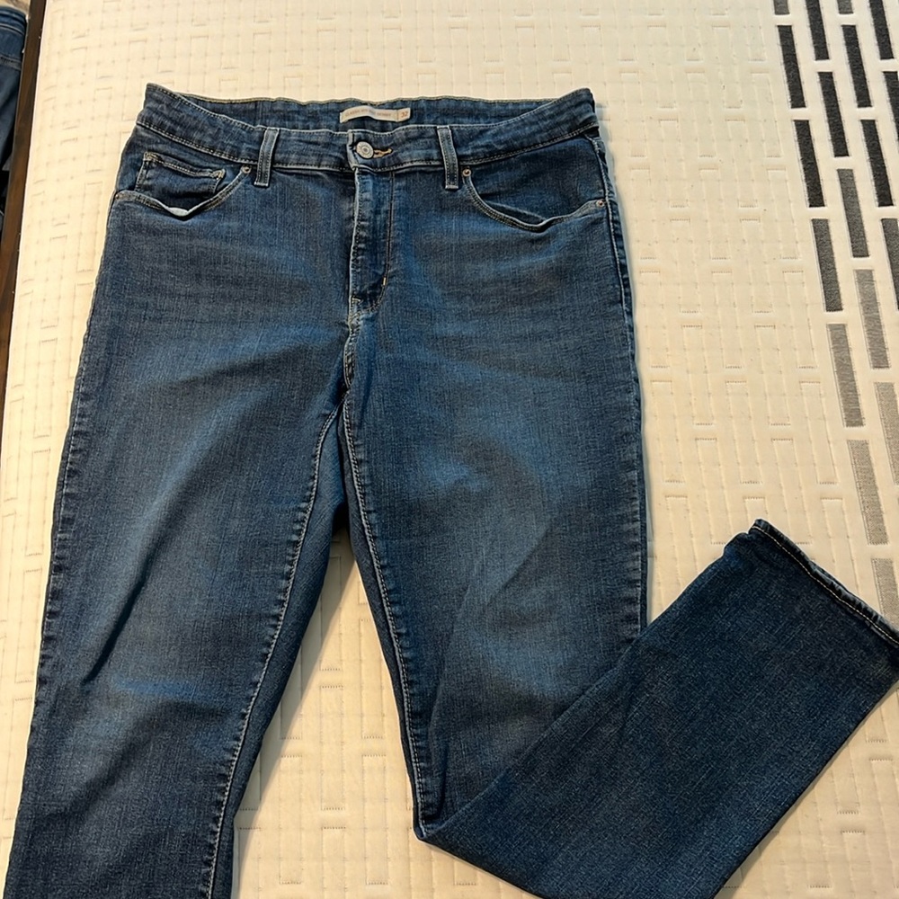 Classic mid rise skinny Levi’s